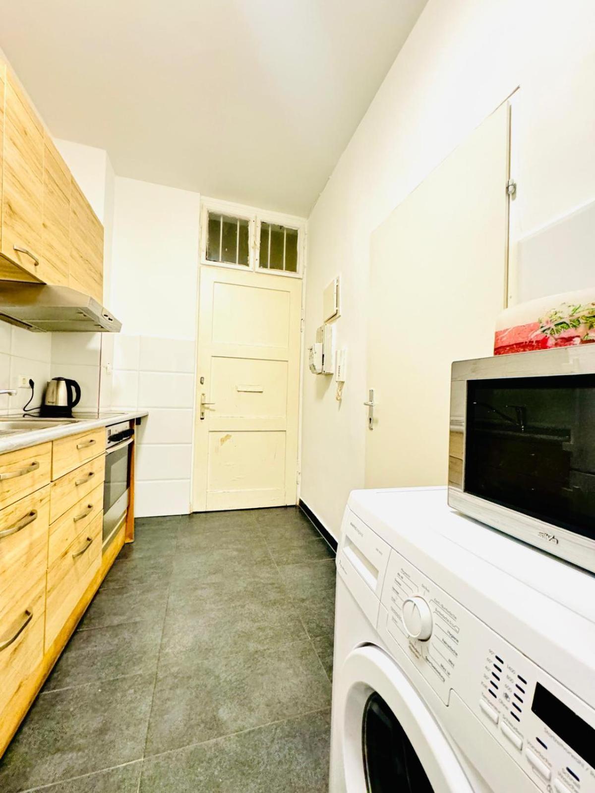Amazing 2Br Apartment Near Praterstern Wien Eksteriør billede