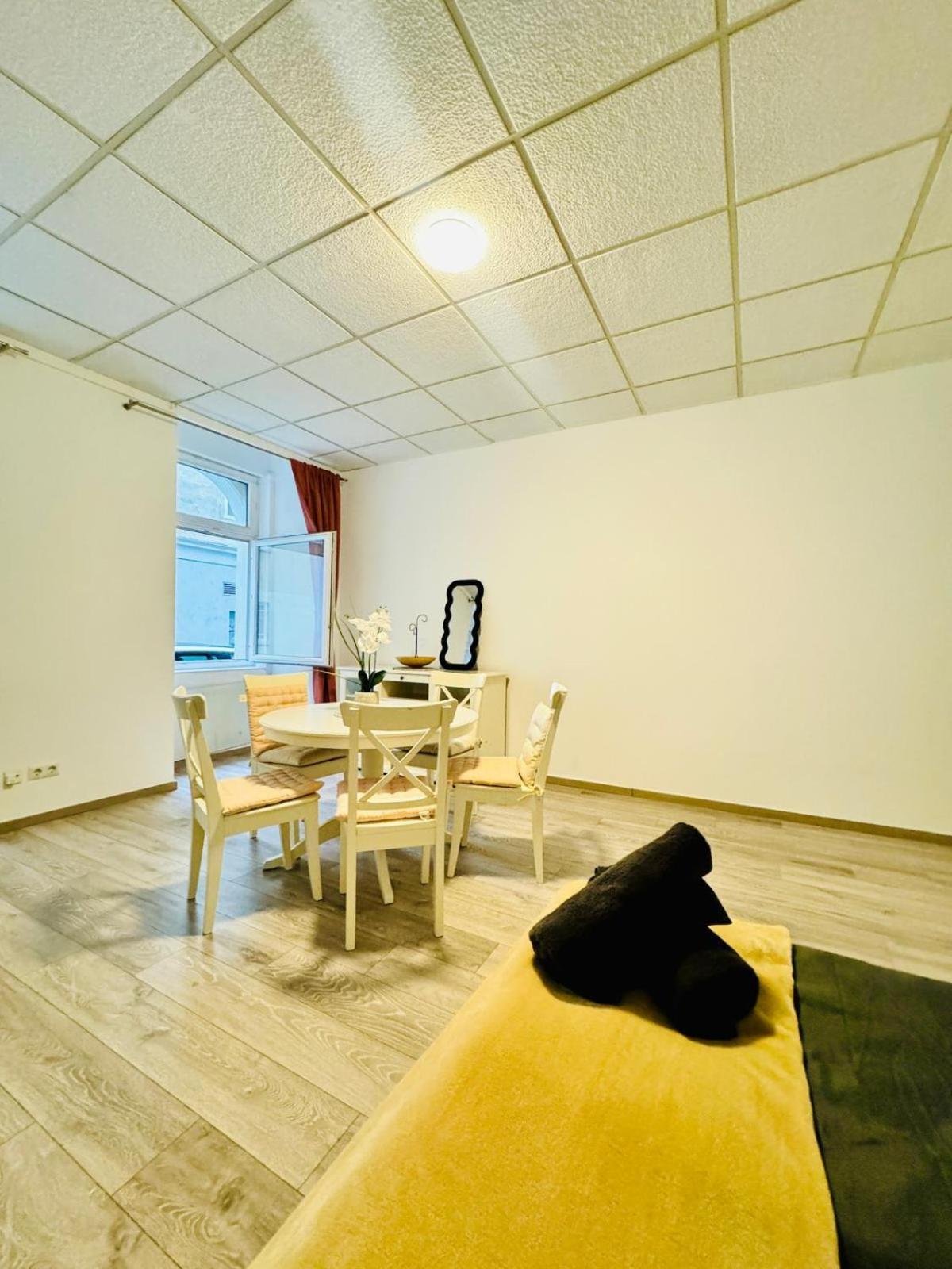 Amazing 2Br Apartment Near Praterstern Wien Eksteriør billede